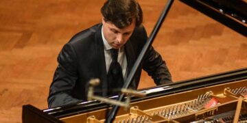 Koncert vrhunskih umetnika u okviru XVII LEDAMUS-a: Nemanja Stanković i Vladimir Milošević u svečanoj sali Grada Leskovca