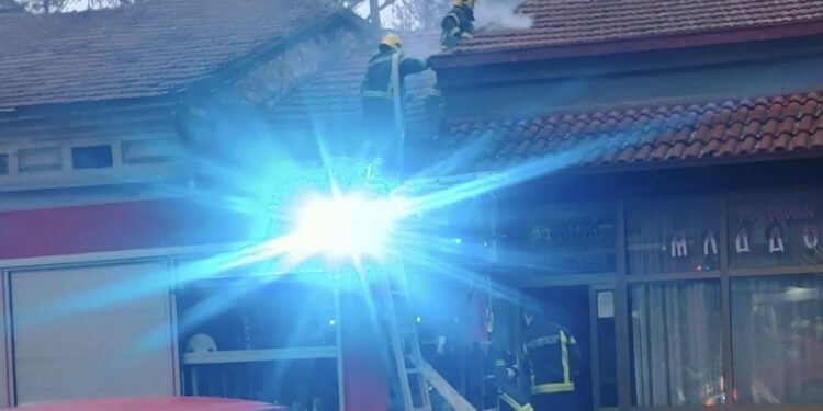 Požar u restoranu Mladost u centru Leskovca