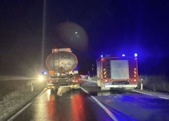 Automobil potpuno izgoreo u vožnji, pukom srećom nema povređenih
