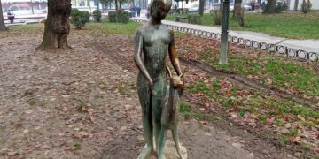 Devojčica sa lanetom: Obeležava detinjstvo leskovačkih generacija