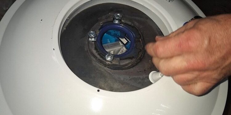 U bojleru pokušao da prošvercuje 410 paklica cigareta