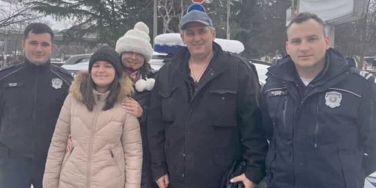 Herojska intervencija policajaca na Vlasinskom jezeru: Spasena porodica zavejana više od 24 sata