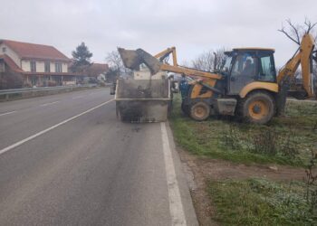 Vikend akcija: Čišćenje magistralnog puta od Pečenjevca ka Vlasotincu