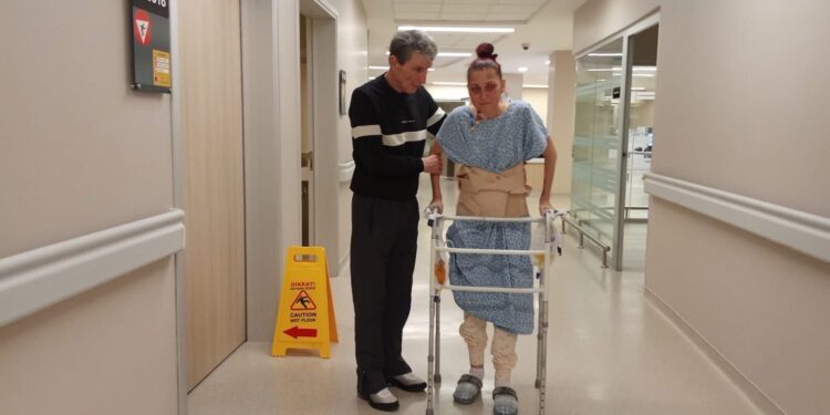 Emilija je kao babica donosila radost u živote mnogih Leskovčana, dok je u tome nije sprečila bolest – Sada joj je potrebna naša pomoć