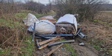 Put između Ohridskog naselja i „Slavka Zlatanovića“ zatrpan smećem