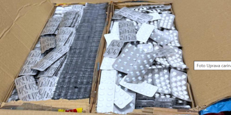 U paketima „dečjih igračaka“ krili lekove, u kesama oružje