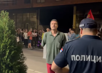 Invalid iz Leskovca pred Prekršajnim sudom zbog navodnog vređanja policajaca na protestu: „Sveti mi se načelnik jer sam ga razotkrio“