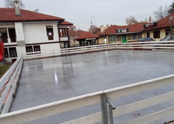 Klizalište u Leskovcu postavljeno, a kad će biti otvoreno-još uvek se ne zna
