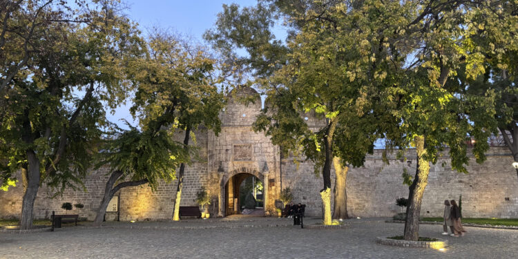 NPS: Niška tvrđava ponovo pretvorena u prostor kiča i improvizovane zabave