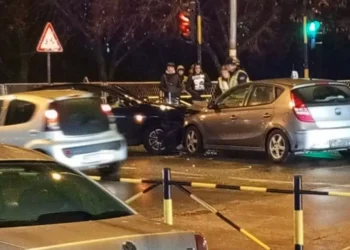 Sudar dva automobila u centru grada, pričinjena veća materijalna šteta