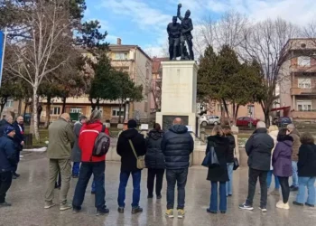 Prokuplje odalo poštu Olivera Ivanovića: Građani ćutali 17 minuta