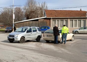 Saobraćajna nezgoda ispred kafane „Makalo“ u Leskovcu