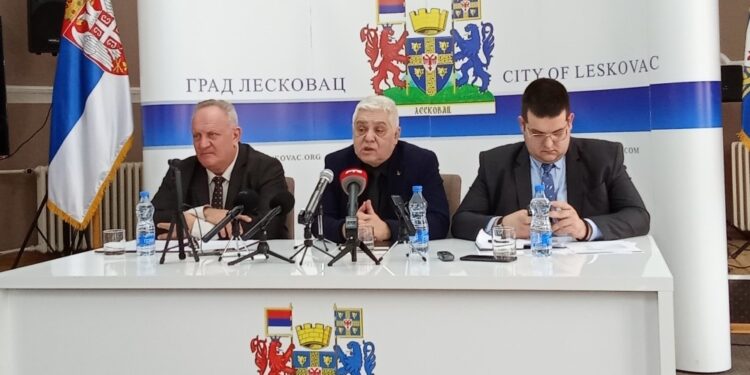 „Ako budete dobri, dobićete pare“ – Da li je to poruka koju je ministar informisanja danas poslao novinarima u Leskovcu?