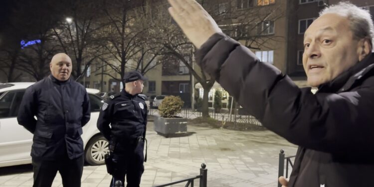 Cakić načelniku policije: „Koga štitiš, građane ili SNS?!“ – Ovaj mu odgovorio: „Slobodan si!“ – VIDEO