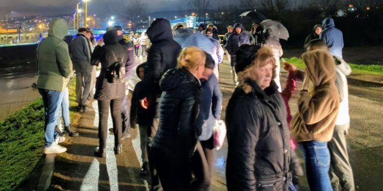 Građani ponovo blokirali Medoševački most: „Funkcionalan, ali nebezbedan – to je apsurd“