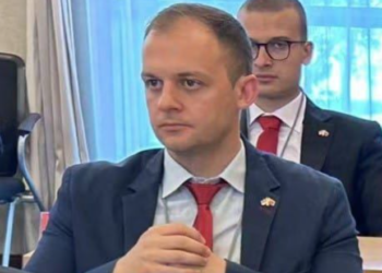 Radnici tvrde: Kitanović više nije direktor, a ponaša se kao da jeste, još i „kidnapovao“ službeni automobil
