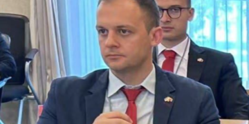 Radnici tvrde: Kitanović više nije direktor, a ponaša se kao da jeste, još i „kidnapovao“ službeni automobil