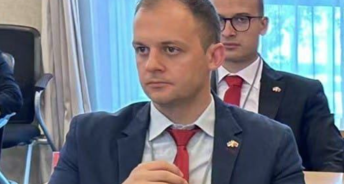 Radnici tvrde: Kitanović više nije direktor, a ponaša se kao da jeste, još i „kidnapovao“ službeni automobil