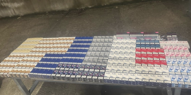 Zaplenjeno više od 2.400 paklica cigareta