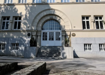 Smenjena direktorka vranjske gimnazije zbog podrške maturantima u blokadi