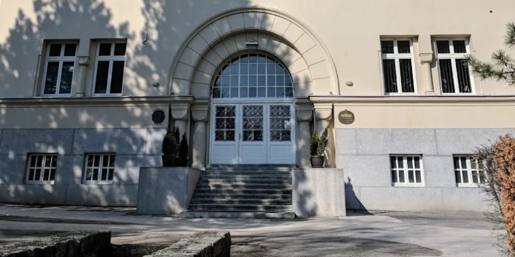 Smenjena direktorka vranjske gimnazije zbog podrške maturantima u blokadi
