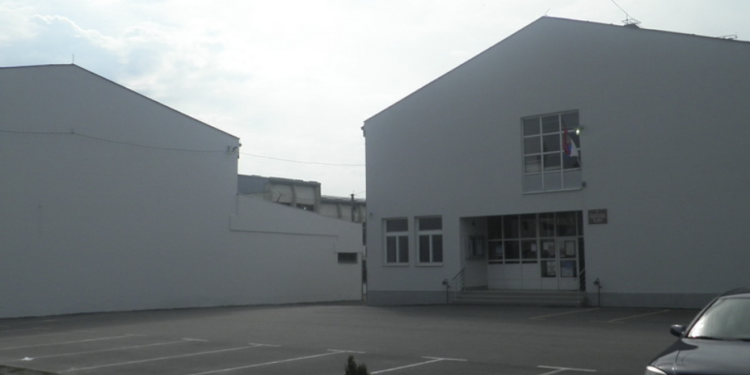 Zatvorena fiskulturna sala Tehničke škole zbog sanacije krova