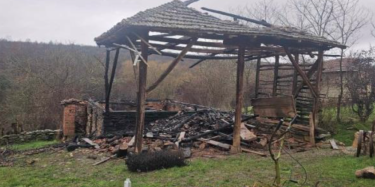 Muškarac se sam prijavio da je zapalio komšiji štalu, vlasnik sumnja da štiti nekog drugog