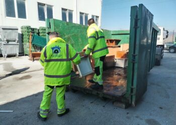 Prve količine kabastog otpada iz Vlasotinca krenule put Pirotske deponije i reciklažnog centra