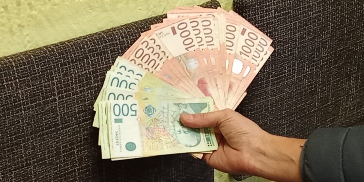 Ne ispuštaju fenjer južnjaci: Preševo i Vlasotince na začelju liste po visini primanja