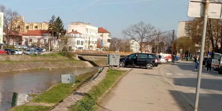 Kontejneri ponovo završili u Veternici