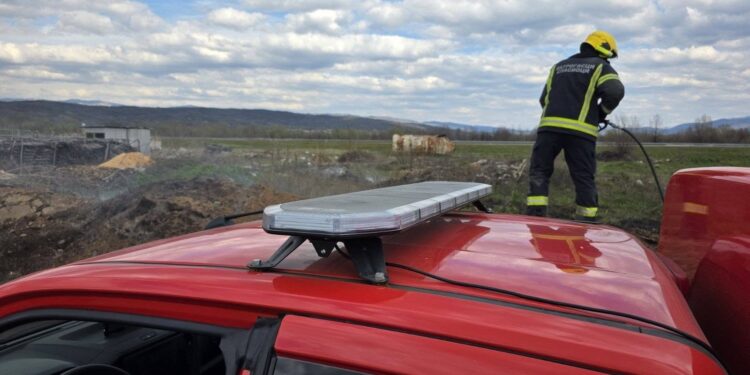 Požari ponovo bukte u Leskovcu: Gorelo rastinje, smeće i drvni otpad