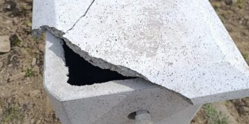 Oštećena česma u dvorište crkve u Dubočici