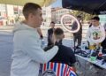 Velika akcija na gradskom trgu nastavlja se i danas: Luka i Filip šišaju za Ogija