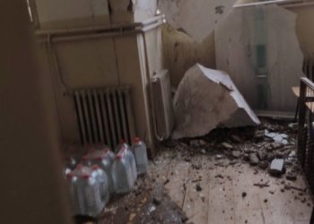 Plafon pao, učionica zaključana