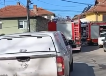 Gorela kuća u Zlatiborskoj ulici, vatrogasci brzo reagovali