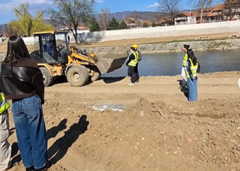Studenti zaustavili mašine na obali Vlasine, traže referendum i rušenje bedema na Vlasini