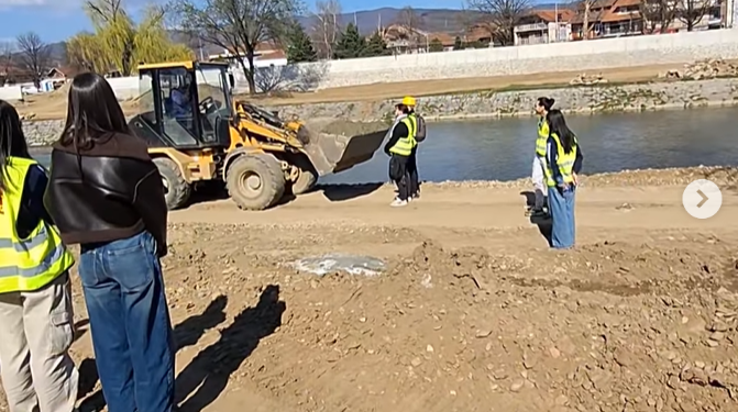 Studenti zaustavili mašine na obali Vlasine, traže referendum i rušenje bedema na Vlasini