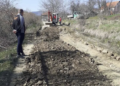 Kad nadležni zakažu: Meštani sami sanirali put kroz selo