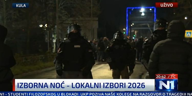 Pratimo i izbornu noć u Srbiji: SNS proglašava pobedu – građani i policajci u kordonima na trgovima