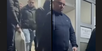 SSP: Miloš „Životinja“ i prijatelj prvog čoveka Medveđe iznosili izborni materijal sa biračkog mesta u Boru