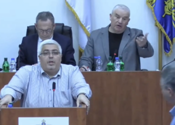 Vlast jedinstvena, opozicija podeljena: Opet burna rasprava na početku sednice u Leskovcu – VIDEO