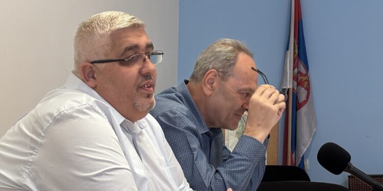 Cakić i Zdravković: Niko nije tražio povraćaj novca oštećenog budžeta grada, ako se ne reaguje, podnećemo prijavu prvobraniocu