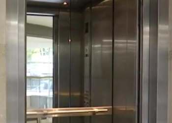 Drama u soliteru: Vatrogasci spasavali osobu iz lifta