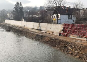 Predat zahtev za referendum o „zidu“ pored Vlasine