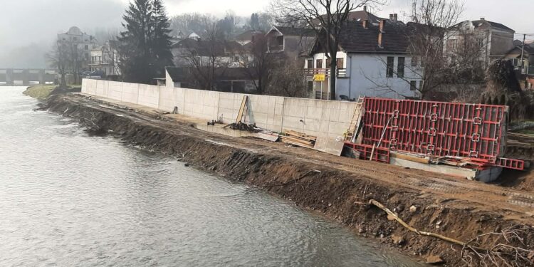 Predat zahtev za referendum o „zidu“ pored Vlasine