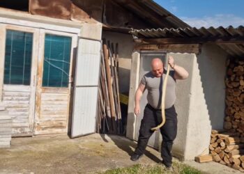 Najčuveniji zmijolovac u najnovijoj akciji sa smukom kapitalcem