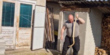 Najčuveniji zmijolovac u najnovijoj akciji sa smukom kapitalcem