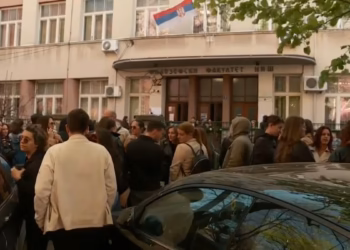 „Ne znamo gde studiramo ni ko izdaje diplome“