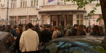 „Ne znamo gde studiramo ni ko izdaje diplome“