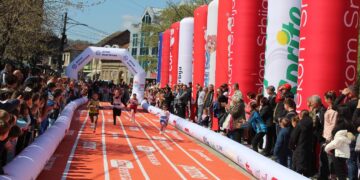 Praznik sporta u Vlasotincu: Deca se nadmetala i družila uz osmeh